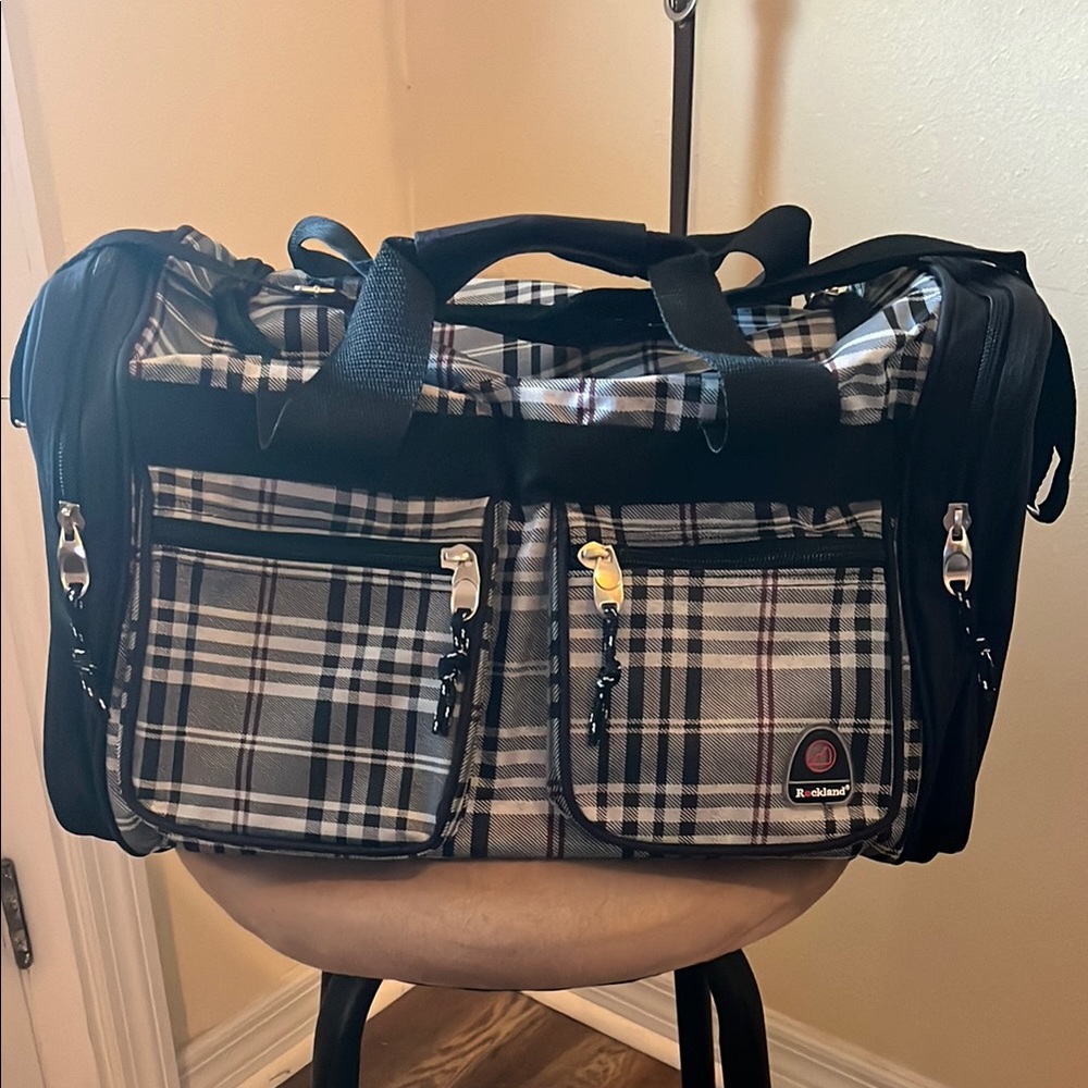 Rockland Black and Gray Duffel Bag with Structured Design